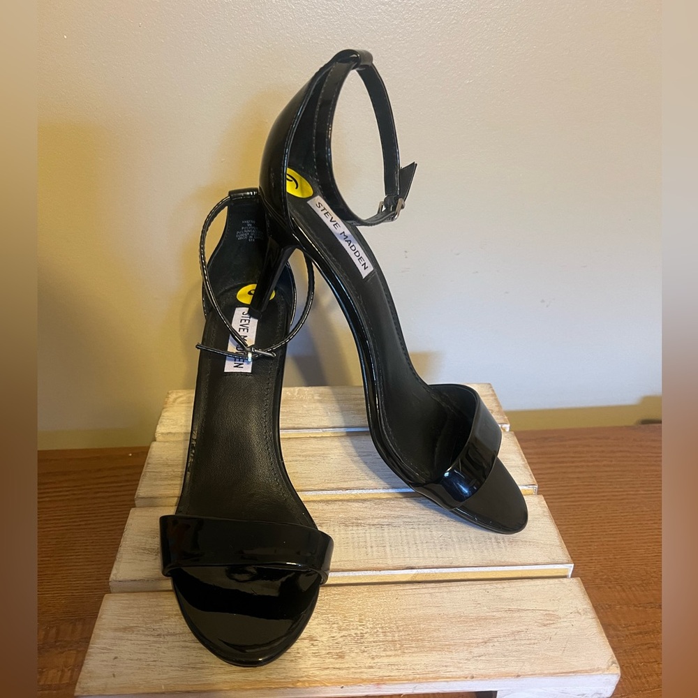 Size 9 Steve Madden patent leather heel with ankle strap